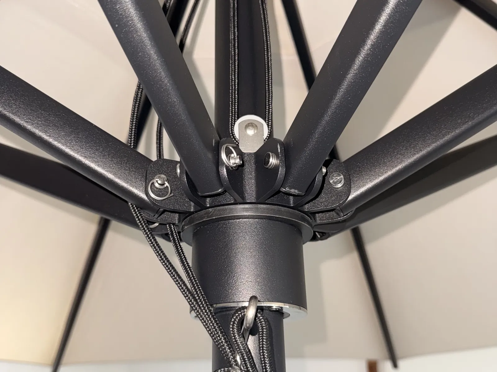 Urban Maisons heavy duty umbrella hub with die-cast aluminium and stainless steel hardware